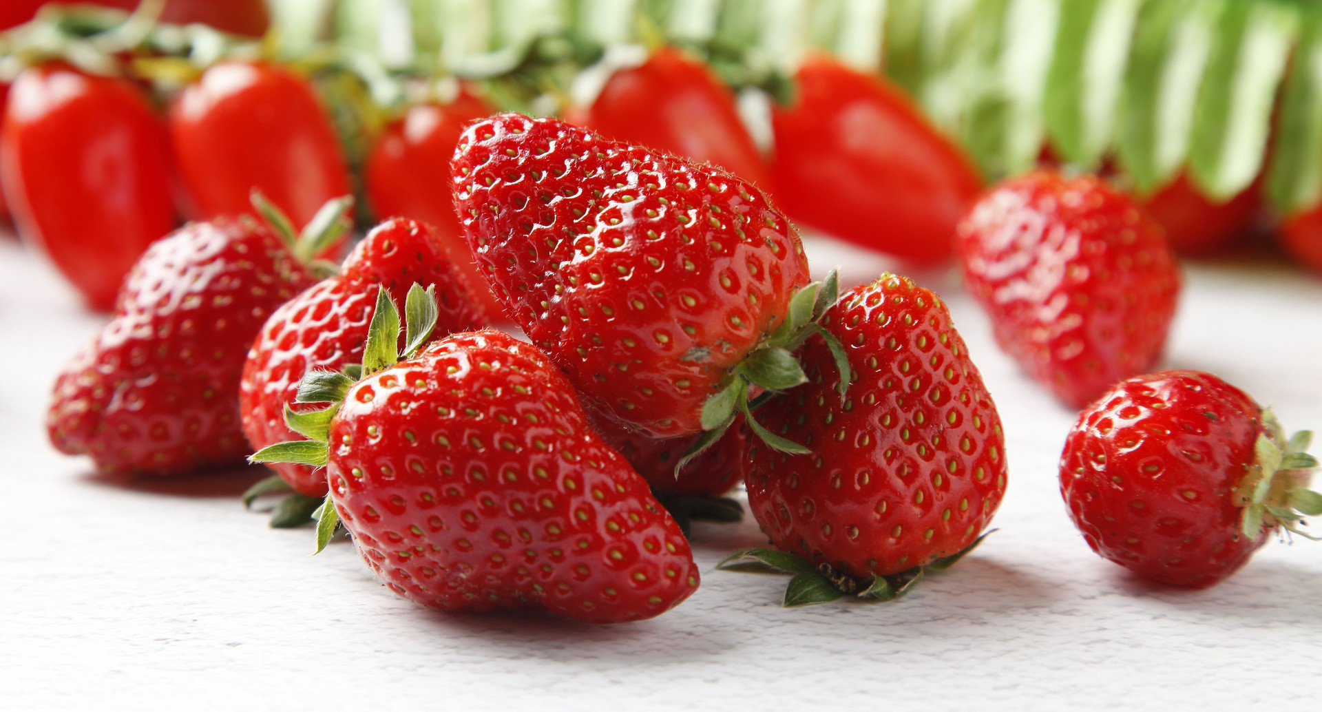 大棚草莓出现烂果是怎么回事？草莓施什么水溶肥好？